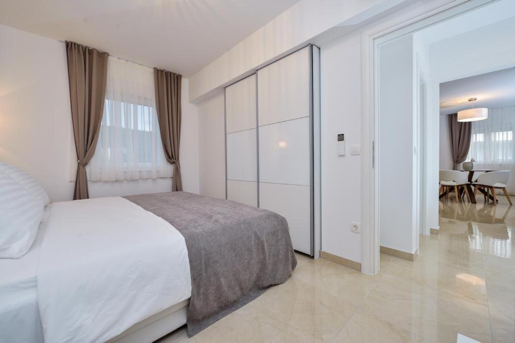 Luxury Apartment Arta-2 With Heated Pool And Jacuzzi Бибине Екстериор снимка