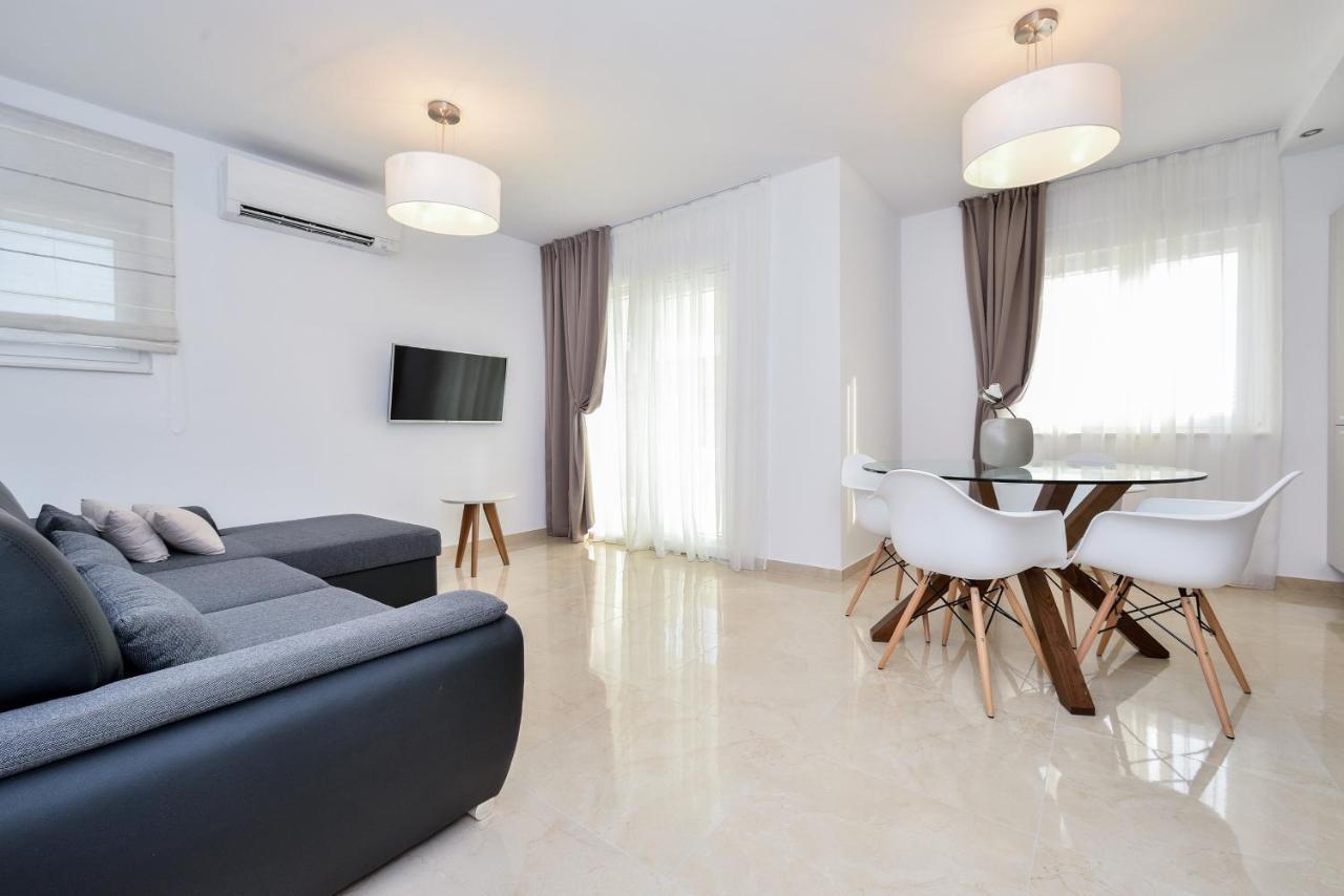 Luxury Apartment Arta-2 With Heated Pool And Jacuzzi Бибине Екстериор снимка